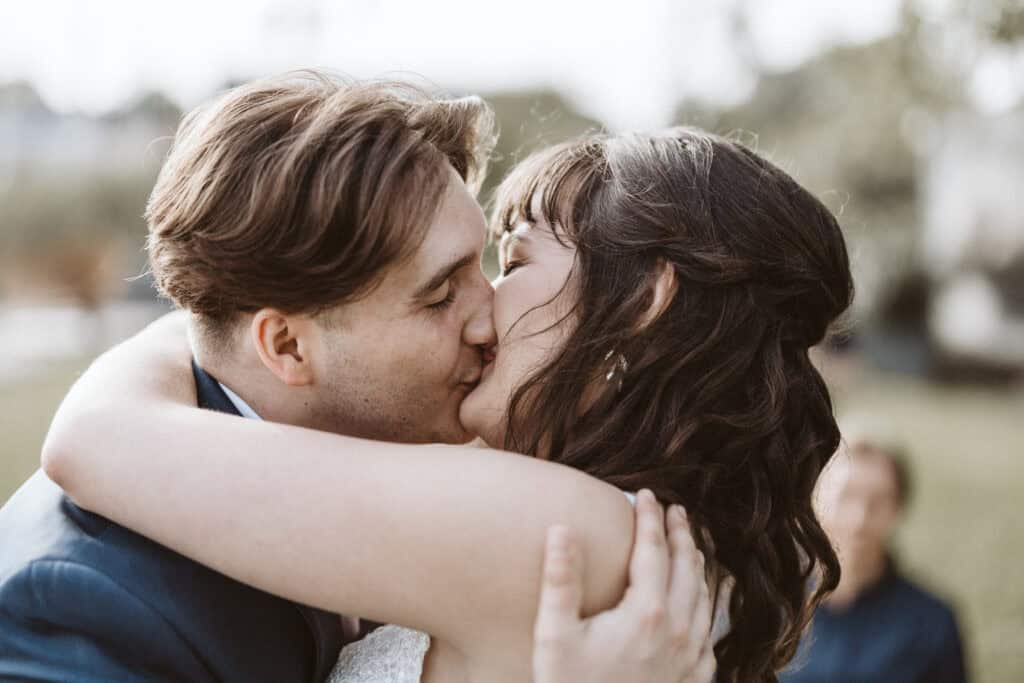 Freie Trauung in Weiden am See - Hochzeitskuss