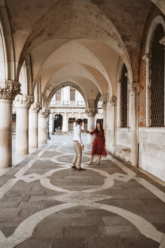 Paarshooting in Venedig am Markusplatz