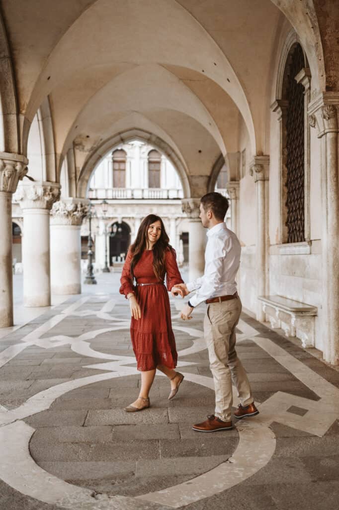 Paarshooting in Venedig am Markusplatz